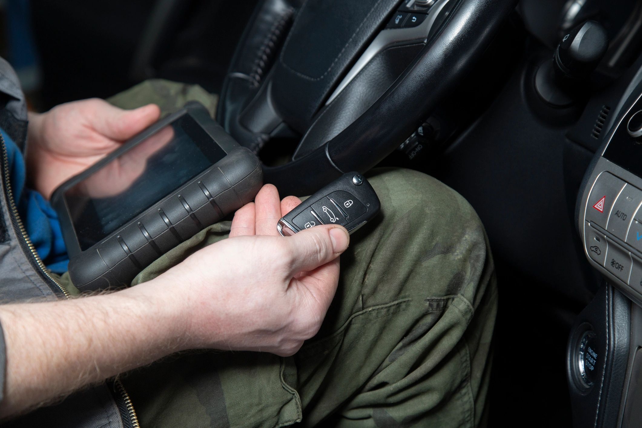 Car key programming equipment and keys