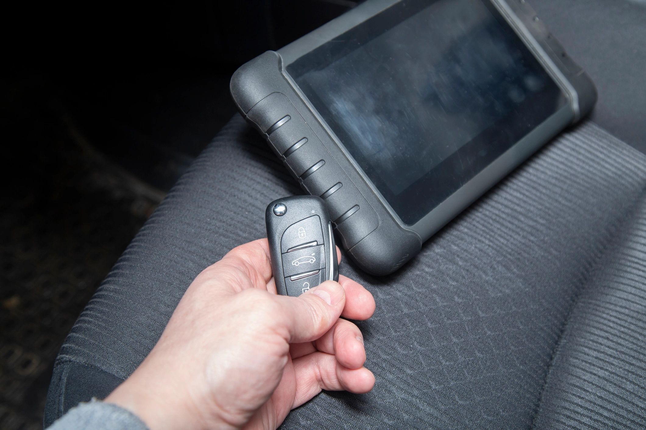 Car key programming equipment and keys